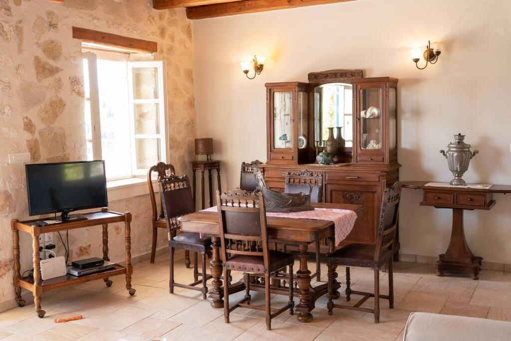 Pelagos Villa *